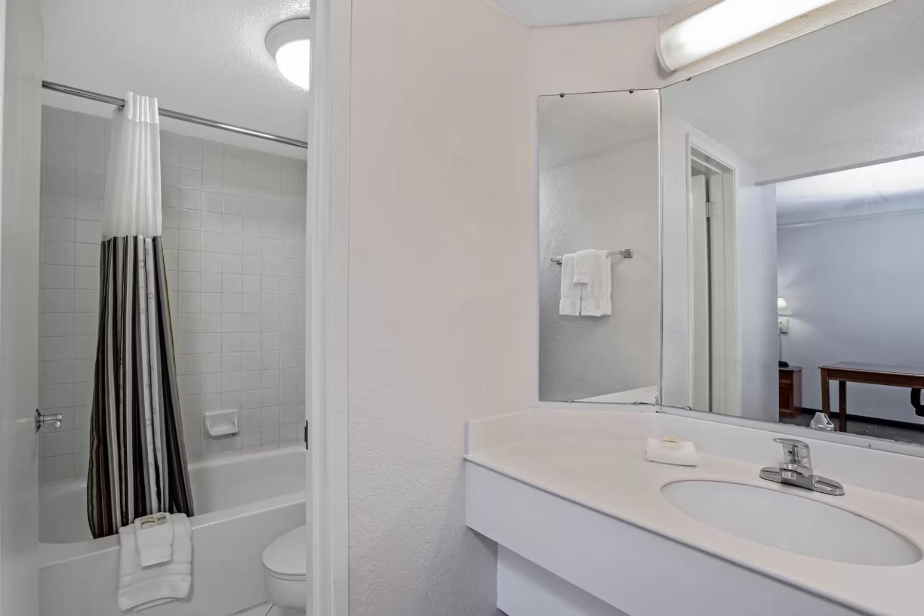 La Quinta Inn By Wyndham סטוקטון מראה חיצוני תמונה